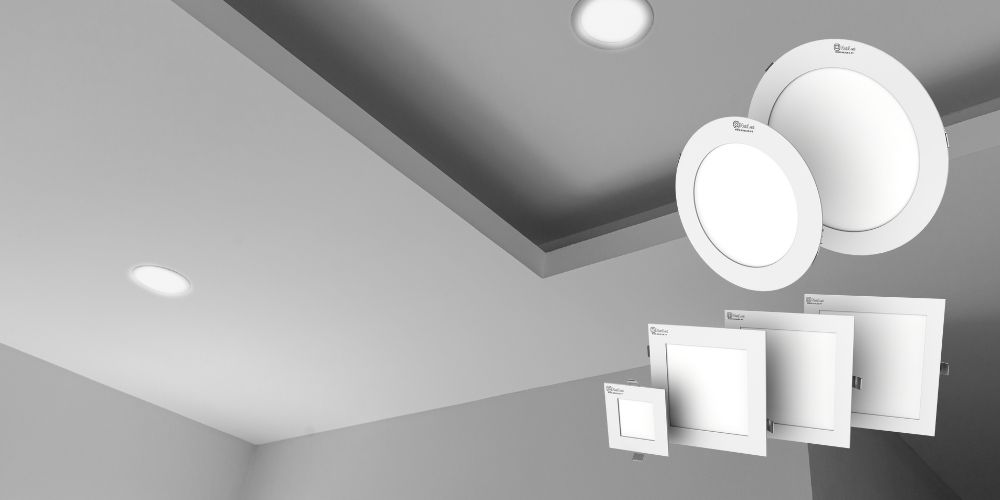 Rayon réfrigéré de supermarché avec salades emballées et porte-étiquettes Shelf LED en avant.