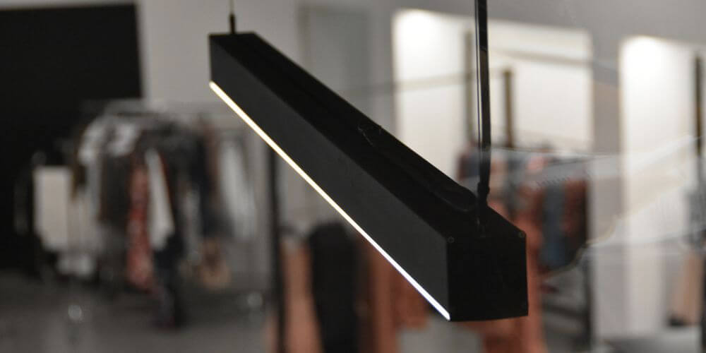 Armadura linear LED AREX instalada