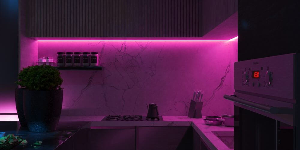 Cozinha iluminada com barra LED RGB, com luz cor-de-rosa